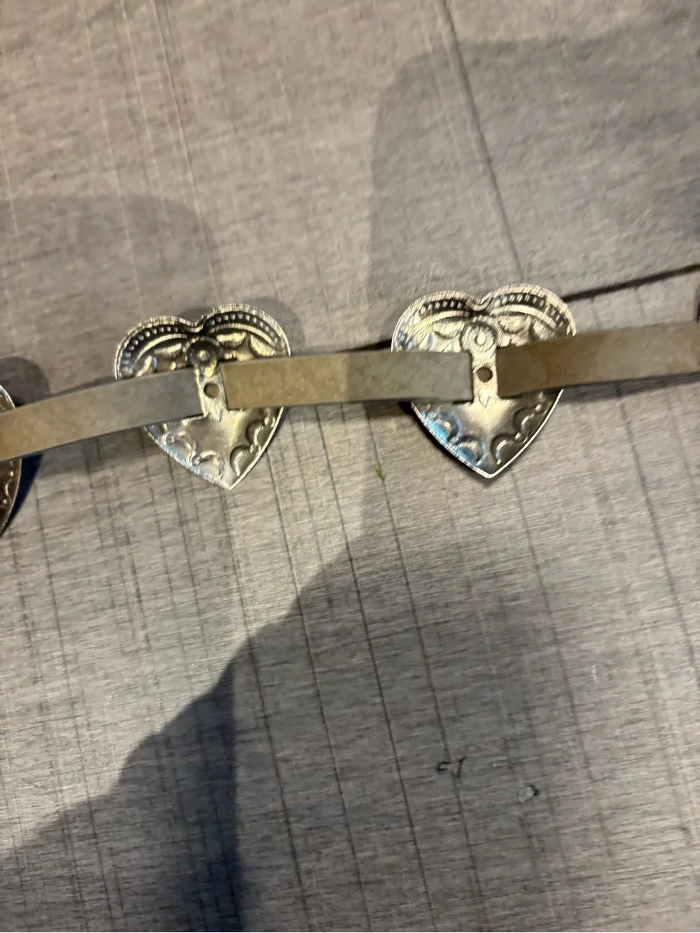 Vintage Heart Belt White Leather Strap Engraved Silver Heart Concho Hardware - Picture 6 of 10